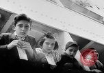Standbild Krieg Flüchtlingskinder New York City USA, 1942, aus Sekunde 16 historischem Filmmaterial Videoclip 65675072208