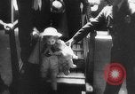 Standbild Krieg Flüchtlingskinder New York City USA, 1942, aus Sekunde 28 historischem Filmmaterial Videoclip 65675072208