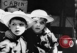Standbild Krieg Flüchtlingskinder New York City USA, 1942, aus Sekunde 36 historischem Filmmaterial Videoclip 65675072208