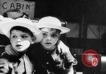 Standbild Krieg Flüchtlingskinder New York City USA, 1942, aus Sekunde 37 historischem Filmmaterial Videoclip 65675072208