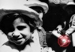 Standbild Krieg Flüchtlingskinder New York City USA, 1942, aus Sekunde 40 historischem Filmmaterial Videoclip 65675072208