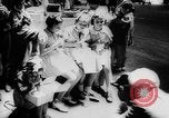 Standbild Krieg Flüchtlingskinder New York City USA, 1942, aus Sekunde 46 historischem Filmmaterial Videoclip 65675072208