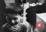 Standbild Krieg Flüchtlingskinder New York City USA, 1942, aus Sekunde 55 historischem Filmmaterial Videoclip 65675072208