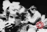Standbild Krieg Flüchtlingskinder New York City USA, 1942, aus Sekunde 57 historischem Filmmaterial Videoclip 65675072208