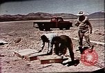 Standbild Operation Cue nukleare Test Lebensmittelbehälter Nevada United States USA, 1955, aus Sekunde 42 historischem Filmmaterial Videoclip 65675072221