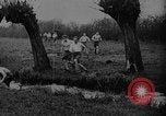 Standbild jährliche Cross Country Rennen Eton England, 1933, aus Sekunde 27 historischem Filmmaterial Videoclip 65675072246