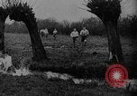 Standbild jährliche Cross Country Rennen Eton England, 1933, aus Sekunde 28 historischem Filmmaterial Videoclip 65675072246