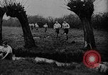 Standbild jährliche Cross Country Rennen Eton England, 1933, aus Sekunde 29 historischem Filmmaterial Videoclip 65675072246