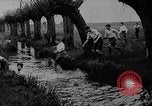 Standbild jährliche Cross Country Rennen Eton England, 1933, aus Sekunde 31 historischem Filmmaterial Videoclip 65675072246