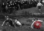 Standbild jährliche Cross Country Rennen Eton England, 1933, aus Sekunde 38 historischem Filmmaterial Videoclip 65675072246