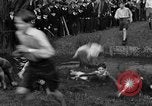 Standbild jährliche Cross Country Rennen Eton England, 1933, aus Sekunde 41 historischem Filmmaterial Videoclip 65675072246