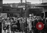 Immagine di Eccedenze alimentari distribuiti per fame tedeschi dell'Est Germania, 1951, secondo 20 filmato di repertorio 65675072259