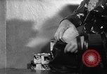 Immagine di Eccedenze alimentari distribuiti per fame tedeschi dell'Est Germania, 1951, secondo 43 filmato di repertorio 65675072259
