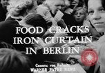 Image des oranges et des cerises Berlin Allemagne, 1951, de la seconde 3 séquences d'archives historiques vidéo 65675072260
