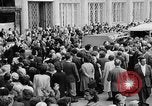 Image des oranges et des cerises Berlin Allemagne, 1951, de la seconde 7 séquences d'archives historiques vidéo 65675072260