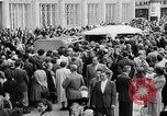 Image des oranges et des cerises Berlin Allemagne, 1951, de la seconde 9 séquences d'archives historiques vidéo 65675072260