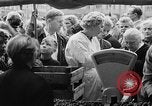 Image des oranges et des cerises Berlin Allemagne, 1951, de la seconde 16 séquences d'archives historiques vidéo 65675072260