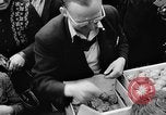 Image des oranges et des cerises Berlin Allemagne, 1951, de la seconde 21 séquences d'archives historiques vidéo 65675072260