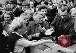 Image des oranges et des cerises Berlin Allemagne, 1951, de la seconde 29 séquences d'archives historiques vidéo 65675072260