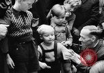 Image des oranges et des cerises Berlin Allemagne, 1951, de la seconde 40 séquences d'archives historiques vidéo 65675072260