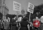 Standbild Steuerprotest für Filme New York City USA, 1961, aus Sekunde 51 historischem Filmmaterial Videoclip 65675072265