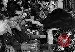 Standbild Hollywood Kantine Hollywood Los Angeles California USA, 1943, aus Sekunde 5 historischem Filmmaterial Videoclip 65675072278