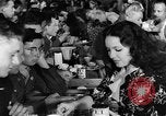 Standbild Hollywood Kantine Hollywood Los Angeles California USA, 1943, aus Sekunde 14 historischem Filmmaterial Videoclip 65675072278