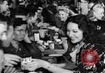 Standbild Hollywood Kantine Hollywood Los Angeles California USA, 1943, aus Sekunde 15 historischem Filmmaterial Videoclip 65675072278