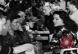 Standbild Hollywood Kantine Hollywood Los Angeles California USA, 1943, aus Sekunde 18 historischem Filmmaterial Videoclip 65675072278