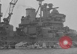 Standbild HMS King George V Halifax Nova Scotia, 1941, aus Sekunde 17 historischem Filmmaterial Videoclip 65675072297