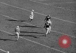 Standbild Fußballspiel West Point New York USA, 1946, aus Sekunde 17 historischem Filmmaterial Videoclip 65675072301