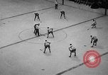 Standbild Eishockeymatch Kanada, 1946, aus Sekunde 13 historischem Filmmaterial Videoclip 65675072302