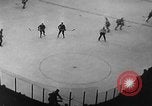 Standbild Eishockeymatch Kanada, 1946, aus Sekunde 22 historischem Filmmaterial Videoclip 65675072302
