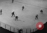 Standbild Eishockeymatch Kanada, 1946, aus Sekunde 23 historischem Filmmaterial Videoclip 65675072302