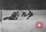 Standbild Eishockeymatch Kanada, 1946, aus Sekunde 25 historischem Filmmaterial Videoclip 65675072302