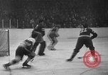Standbild Eishockeymatch Kanada, 1946, aus Sekunde 28 historischem Filmmaterial Videoclip 65675072302