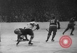 Standbild Eishockeymatch Kanada, 1946, aus Sekunde 29 historischem Filmmaterial Videoclip 65675072302