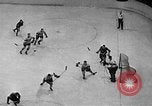 Standbild Eishockeymatch Kanada, 1946, aus Sekunde 31 historischem Filmmaterial Videoclip 65675072302