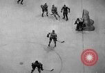 Standbild Eishockeymatch Kanada, 1946, aus Sekunde 32 historischem Filmmaterial Videoclip 65675072302