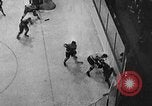 Standbild Eishockeymatch Kanada, 1946, aus Sekunde 35 historischem Filmmaterial Videoclip 65675072302