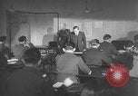 Standbild geheime Schule London England Vereinigtes Königreich, 1942, aus Sekunde 16 historischem Filmmaterial Videoclip 65675072309