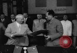 Immagine di Nikita Khrushchev handshake Cina, 1957, secondo 20 filmato di repertorio 65675072369