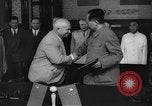 Immagine di Nikita Khrushchev handshake Cina, 1957, secondo 23 filmato di repertorio 65675072369