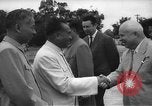 Immagine di Nikita Khrushchev handshake Cina, 1957, secondo 30 filmato di repertorio 65675072369