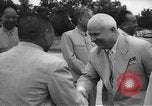 Immagine di Nikita Khrushchev handshake Cina, 1957, secondo 35 filmato di repertorio 65675072369