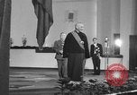 Immagine di Presidente e Madame Chiang Kai Shek Cina, 1948, secondo 50 filmato di repertorio 65675072370