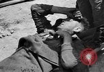Immagine di Feriti soldati alleati Monte Cassino in Italia, 1944, secondo 10 filmato di repertorio 65675072377