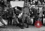 Immagine di Esercito Marina versus baseball a Anglo American Baseball League Londra Inghilterra Regno Unito, 1917, secondo 9 filmato di repertorio 65675072434