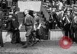 Immagine di Esercito Marina versus baseball a Anglo American Baseball League Londra Inghilterra Regno Unito, 1917, secondo 19 filmato di repertorio 65675072434