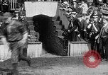 Immagine di Esercito Marina versus baseball a Anglo American Baseball League Londra Inghilterra Regno Unito, 1917, secondo 22 filmato di repertorio 65675072434